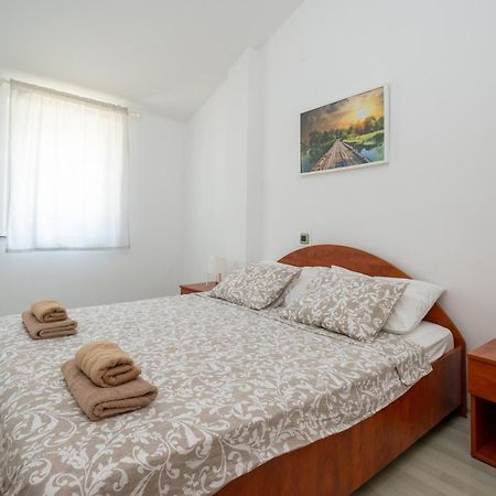 Apartments With A Parking Space Mandre, Pag - 16836 Dış mekan fotoğraf